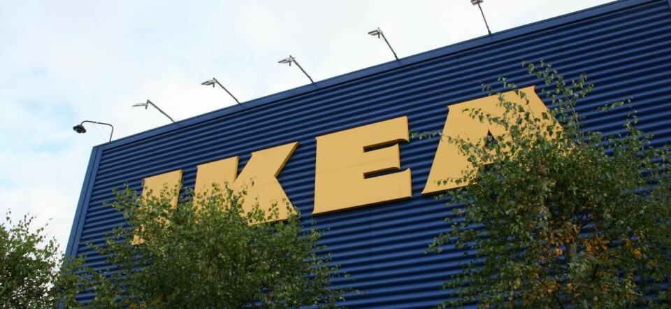 Fasade IKEA, blå vegg med gul logo.