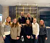 Hele laget er enige om at drømmen krever mye og riktig jobb for at den blir en suksess. Det blir mange travle, gøye, hyggelige og lange arbeidsdager. Team-Stavanger: Ingrid, Hanne, på benken Sander, Karoline, Tuva, Henriette og Tina.
