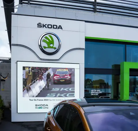 Skoda er en av samarbeidspartnerne til ZetaDisplay. Skoda har sponset Tour de France i over 20 år.