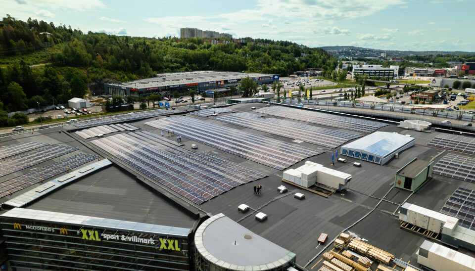 Alna Senter 1 700 000 kwh blir produsert av det nye solcelleanlegget.