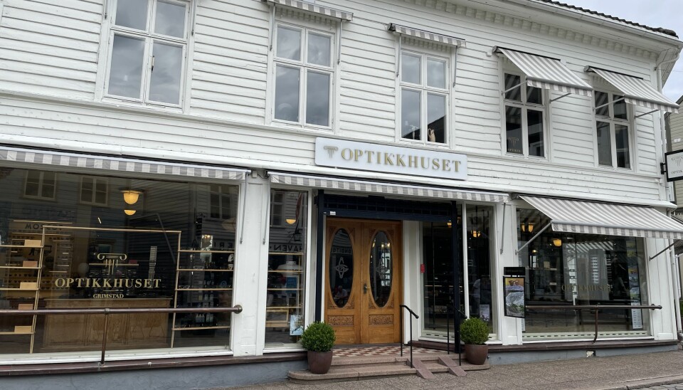 Først leide Lauvlan bare en del av bygget i Storgaten 26 i Grimstad, men nå hele. Navnet er endret fra Grimstad Optikk til Optikkhuset. 'Vi har investert som om vi eide bygget.'